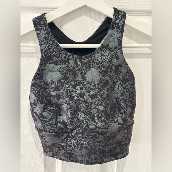 Lululemon, Floral Black and Green Crop Top size 2 - Picture 3 of 6